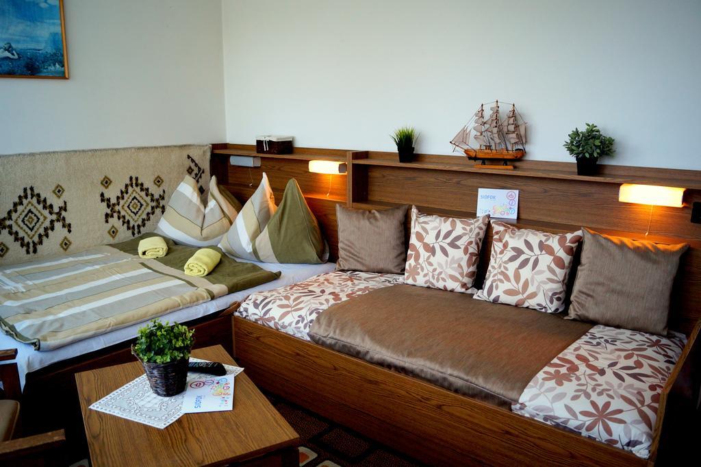 Sophie'S Guesthouse Siofok Ngoại thất bức ảnh