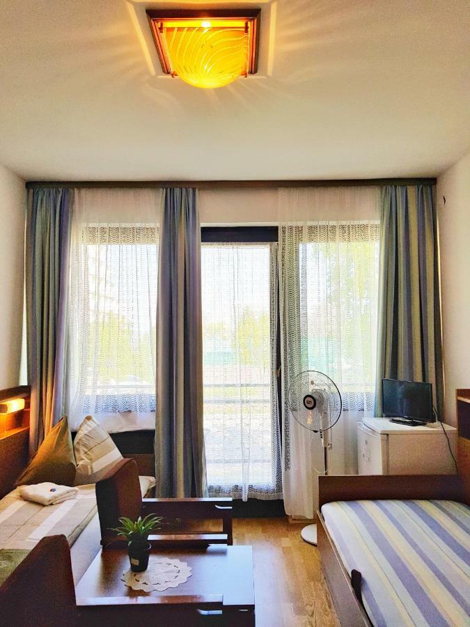 Sophie'S Guesthouse Siofok Ngoại thất bức ảnh